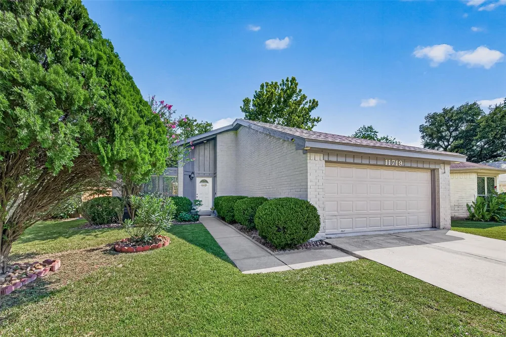 11719 Acadian Drive Houston, TX 77099