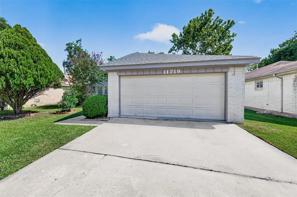 11719 Acadian Drive Houston, TX 77099
