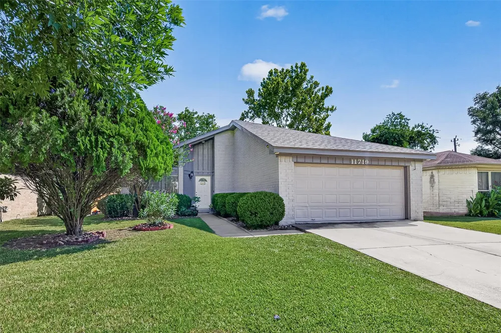 11719 Acadian Drive Houston, TX 77099