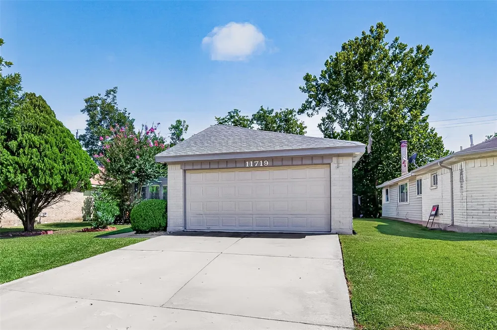 11719 Acadian Drive Houston, TX 77099
