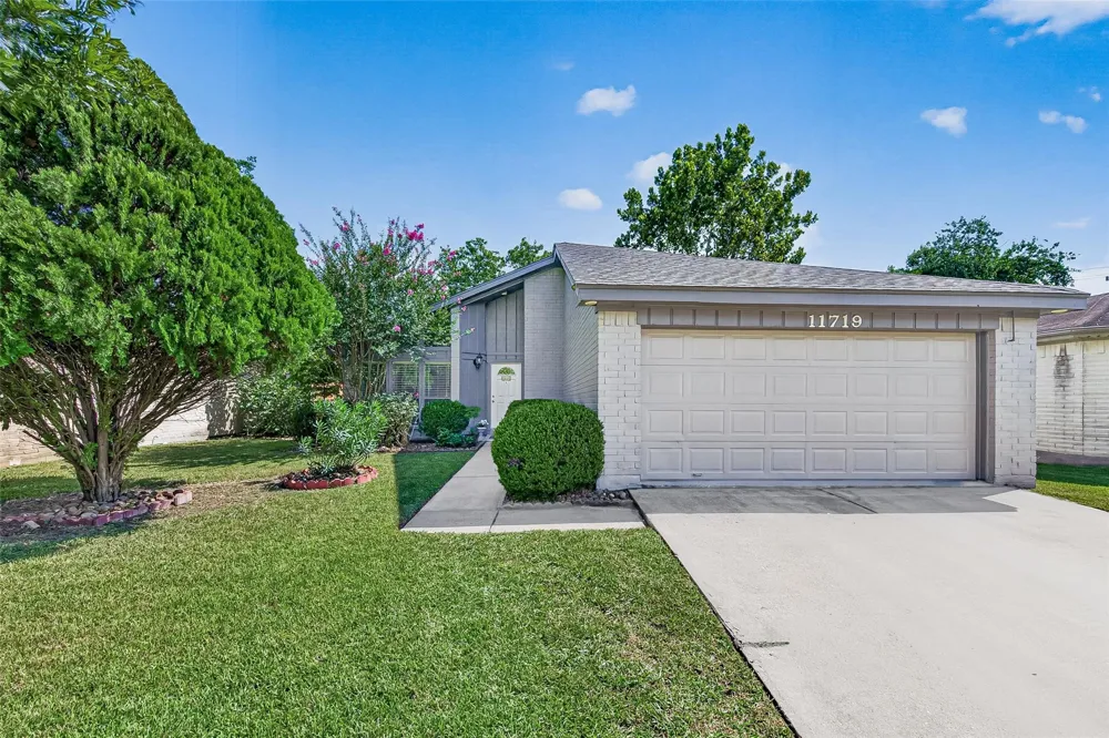 11719 Acadian Drive Houston, TX 77099