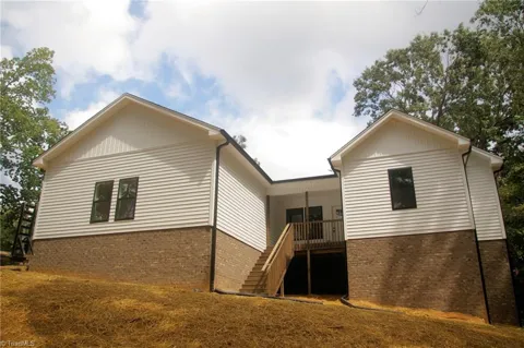 104 Oakwood Trail Road