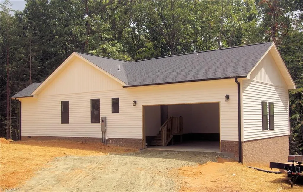 104 Oakwood Trail Road King, NC 27021