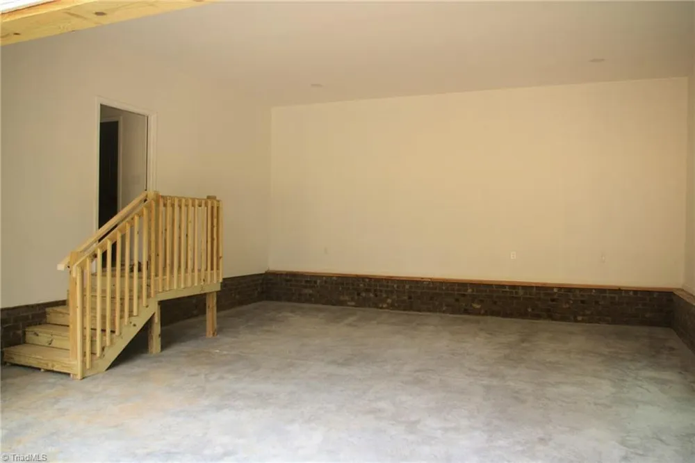 104 Oakwood Trail Road King, NC 27021