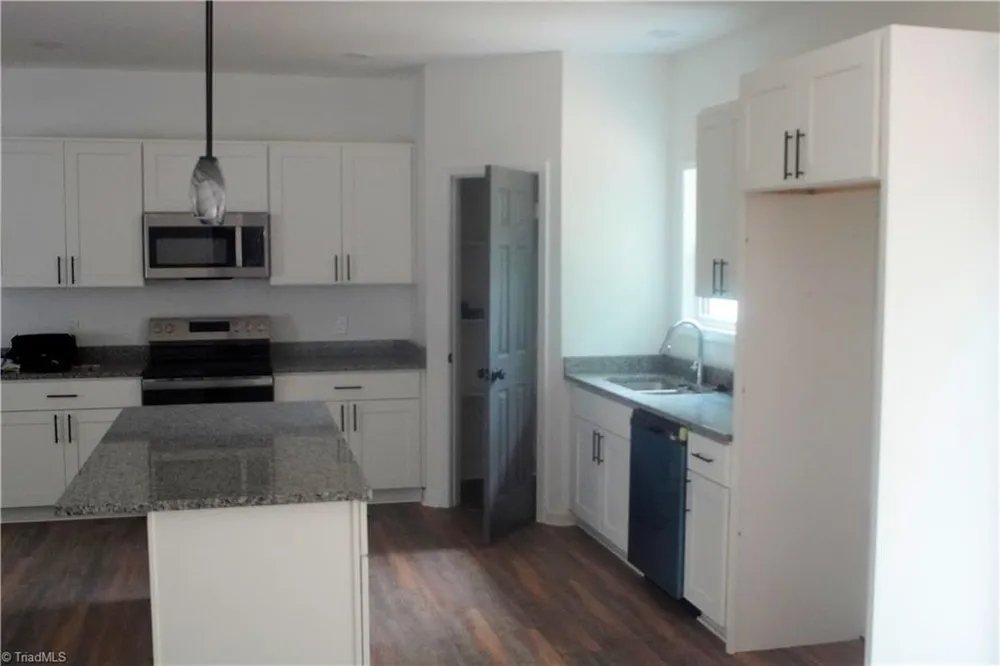 104 Oakwood Trail Road King, NC 27021