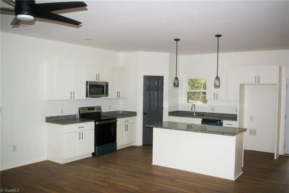 104 Oakwood Trail Road King, NC 27021