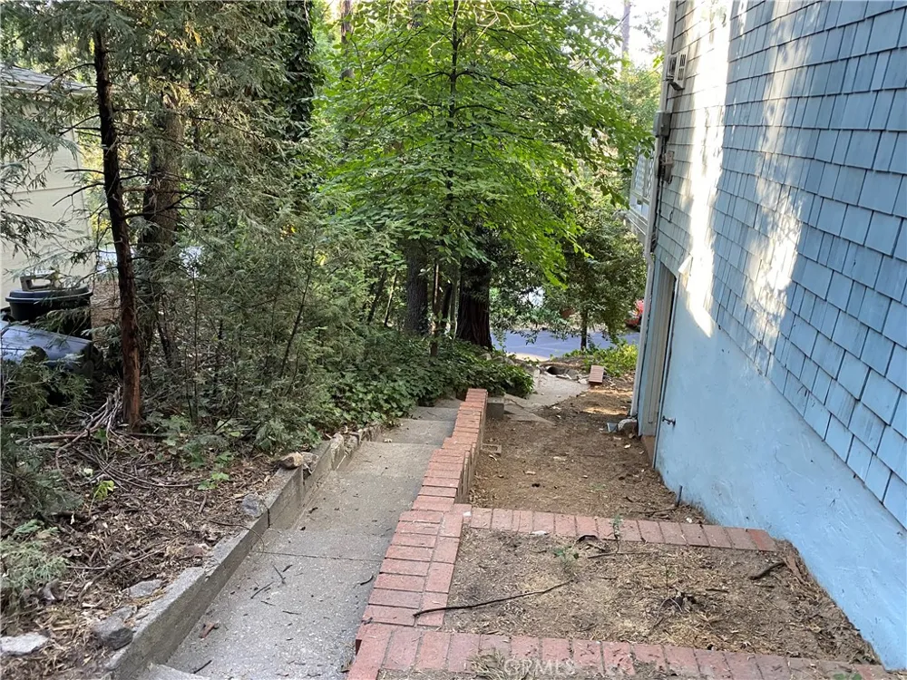 23719 Bowl Road Crestline, CA 92325