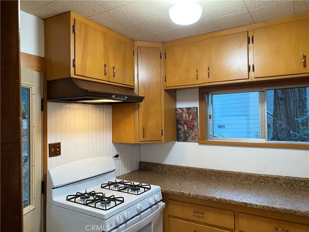 23719 Bowl Road Crestline, CA 92325