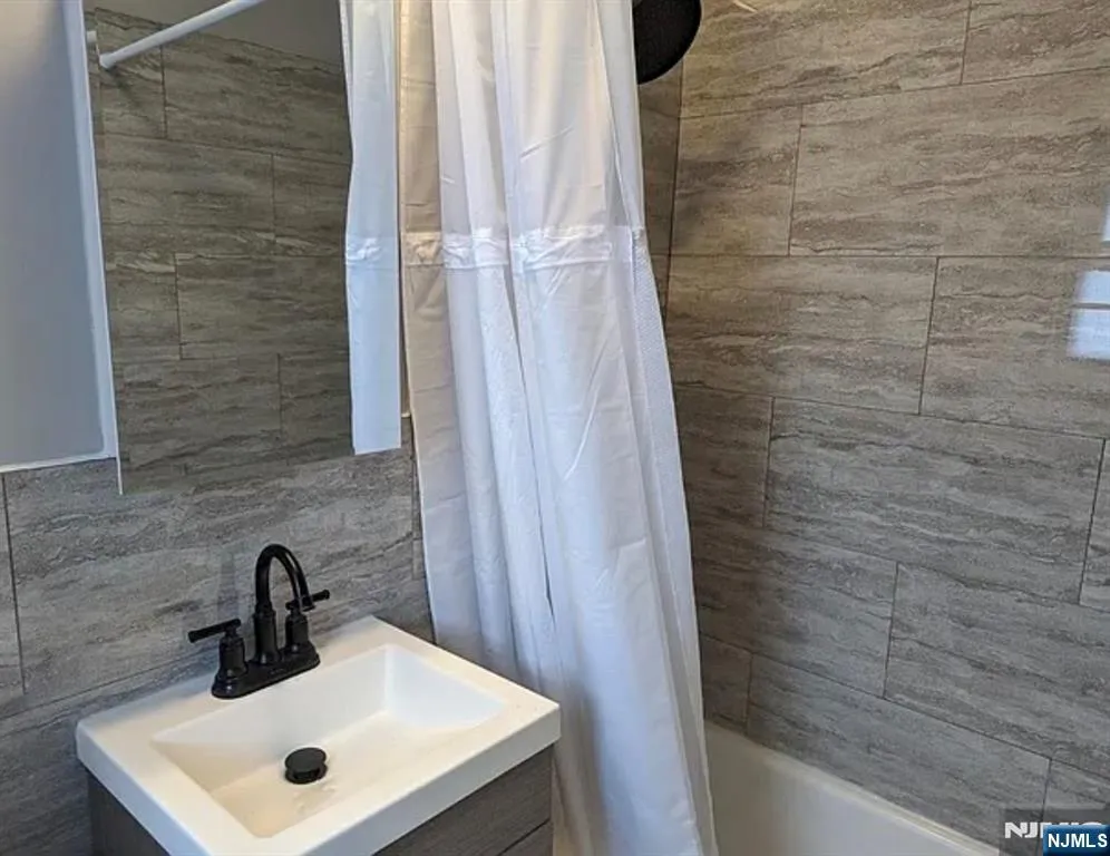 257 Essex Street 8 Hackensack, NJ 07601