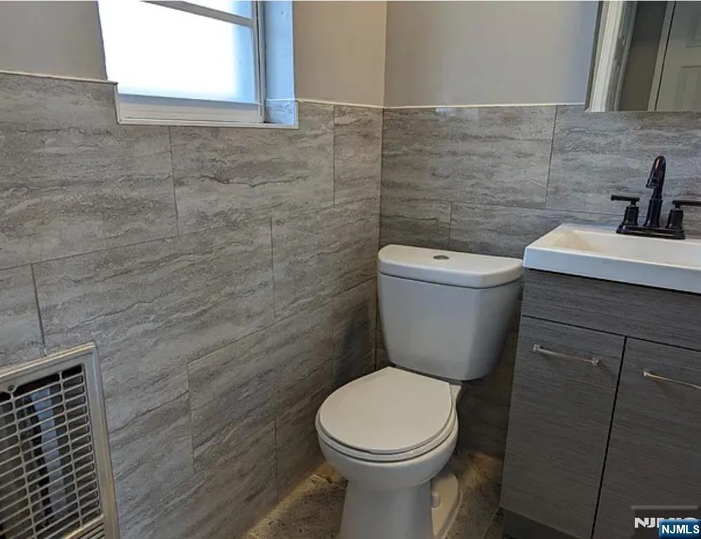 257 Essex Street 8 Hackensack, NJ 07601