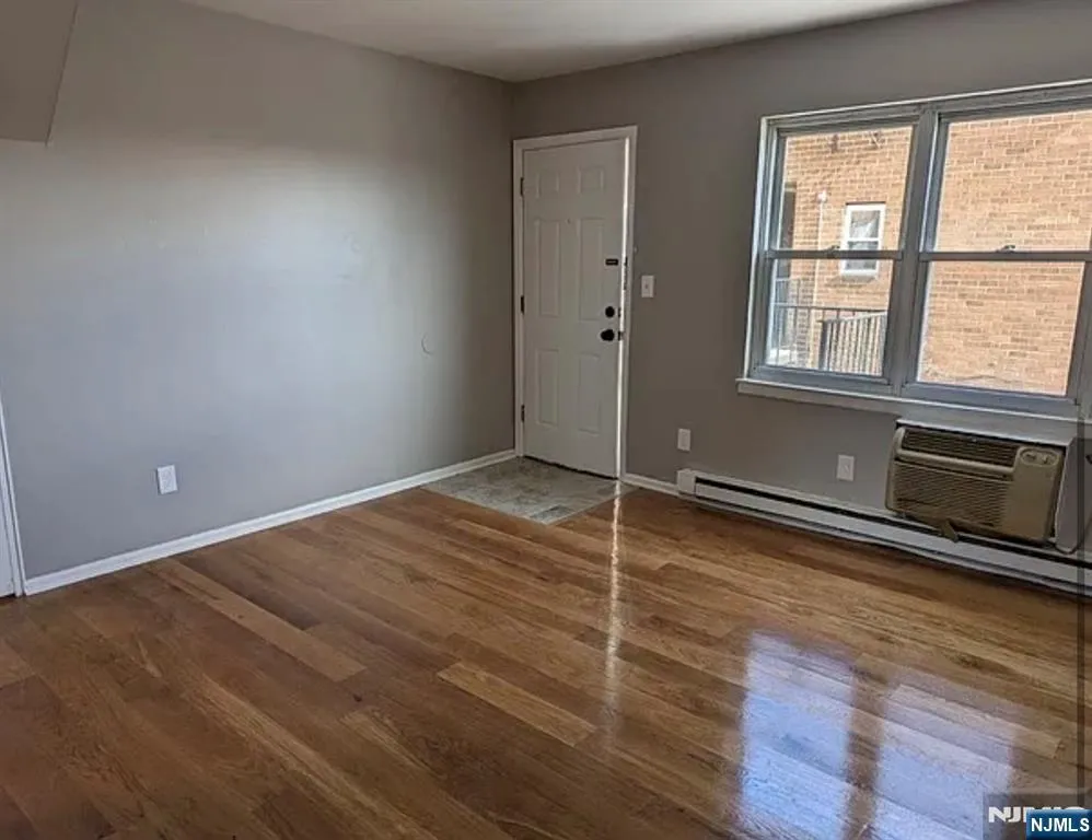 257 Essex Street 8 Hackensack, NJ 07601