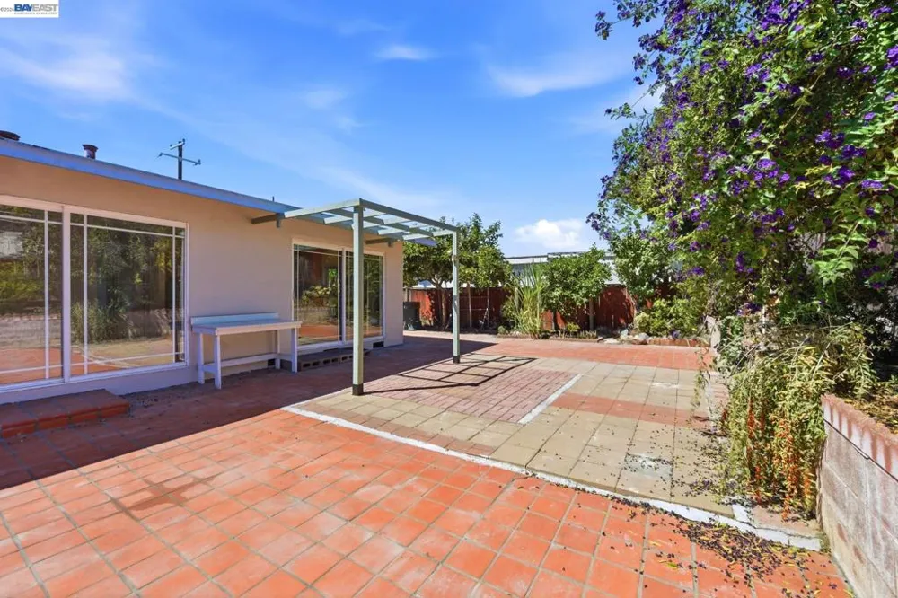 33438 University Dr Union City, CA 94587