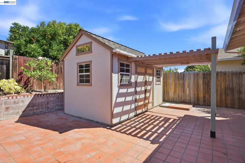 33438 University Dr Union City, CA 94587
