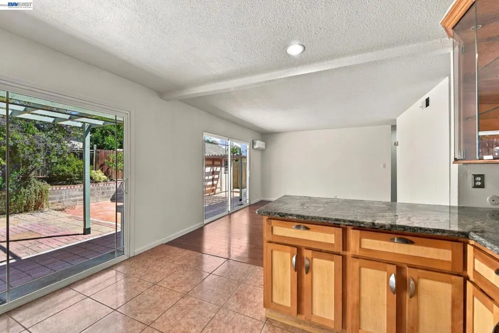 33438 University Dr Union City, CA 94587