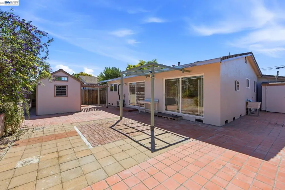 33438 University Dr Union City, CA 94587