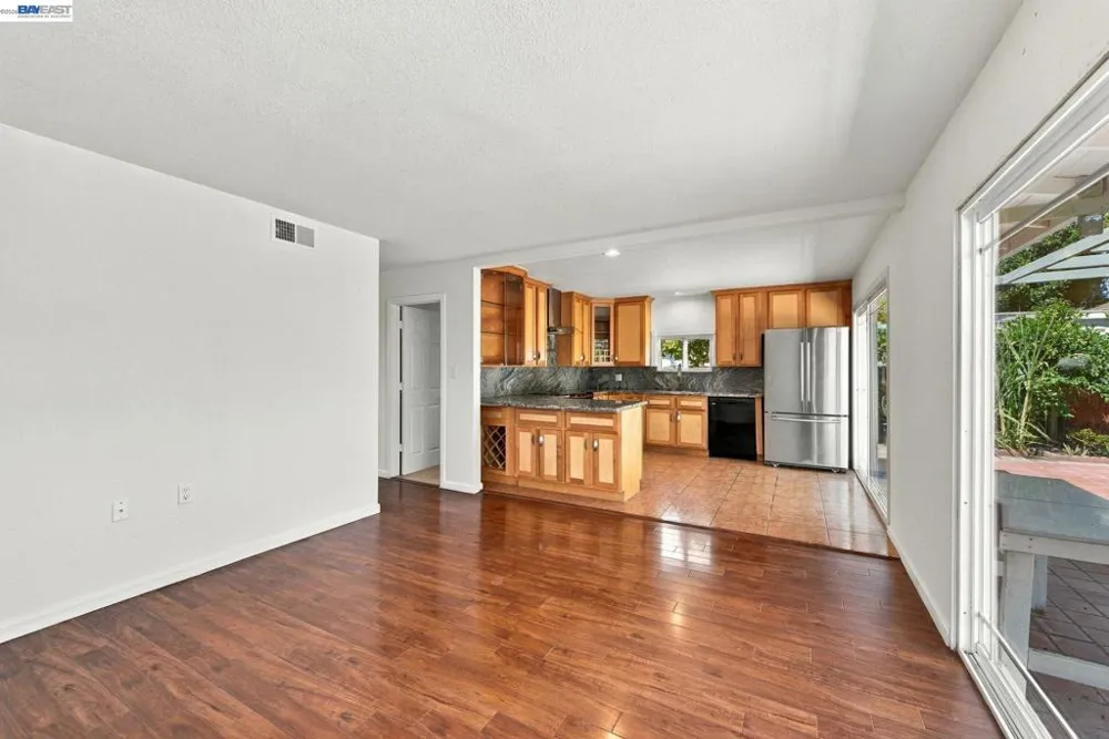 33438 University Dr Union City, CA 94587