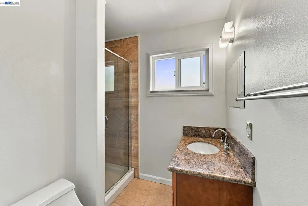 33438 University Dr Union City, CA 94587
