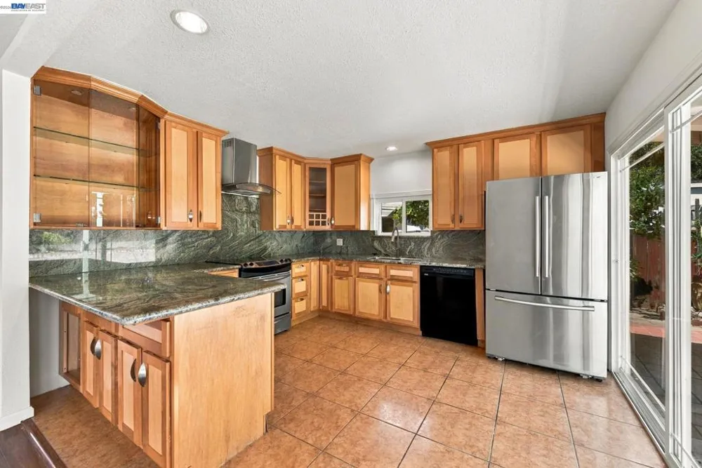 33438 University Dr Union City, CA 94587