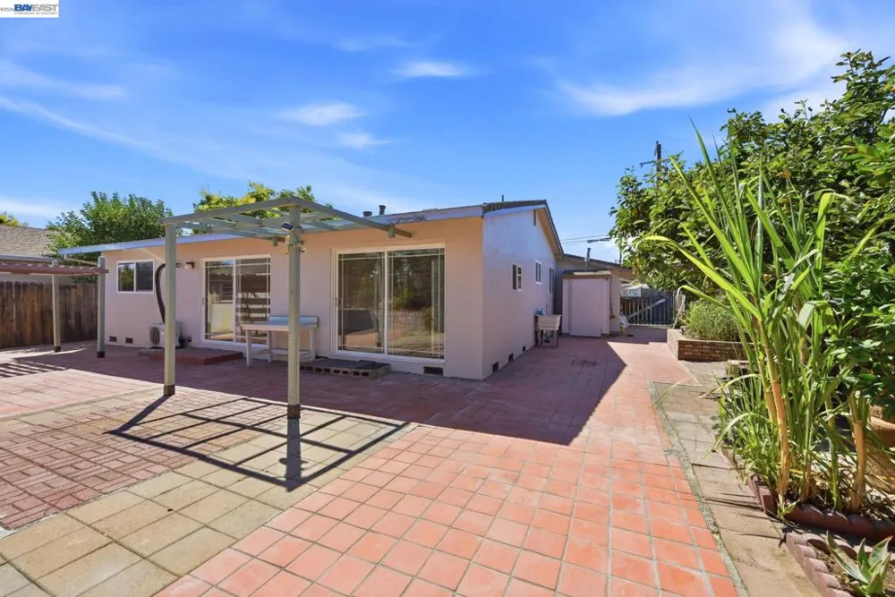 33438 University Dr Union City, CA 94587