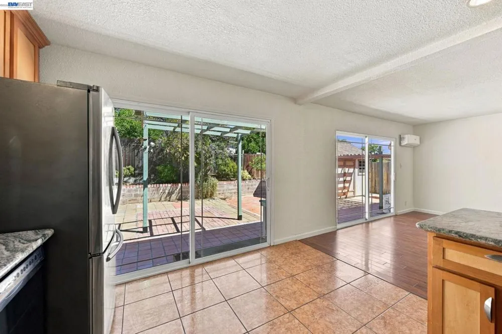 33438 University Dr Union City, CA 94587