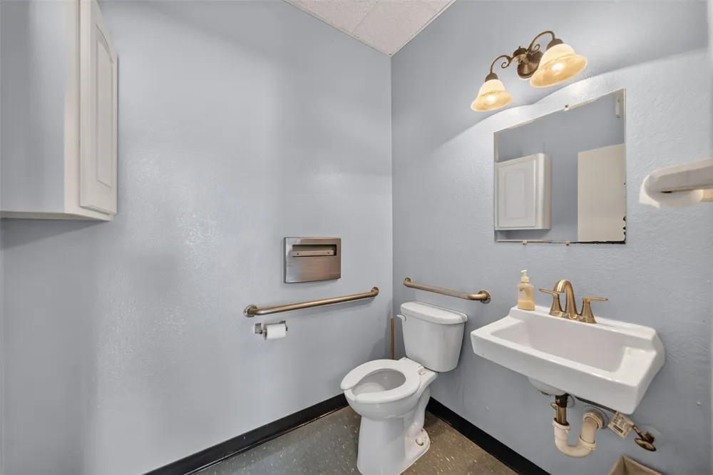 908 Palestine Street Athens, TX 75751