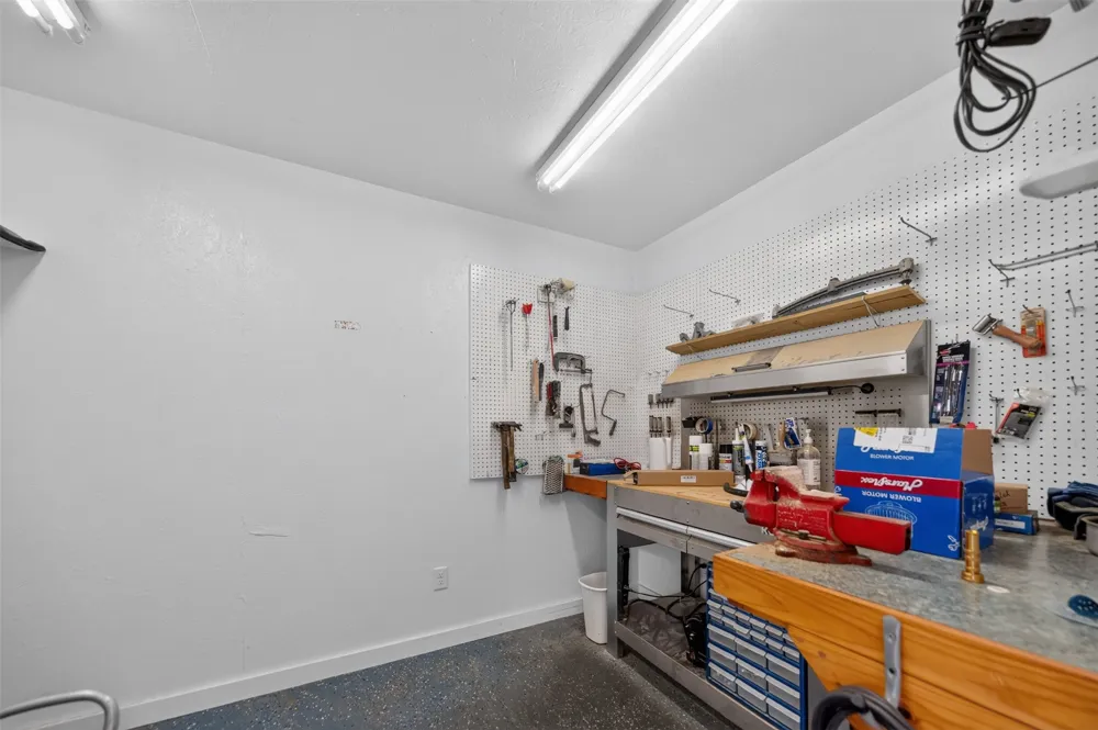 908 Palestine Street Athens, TX 75751