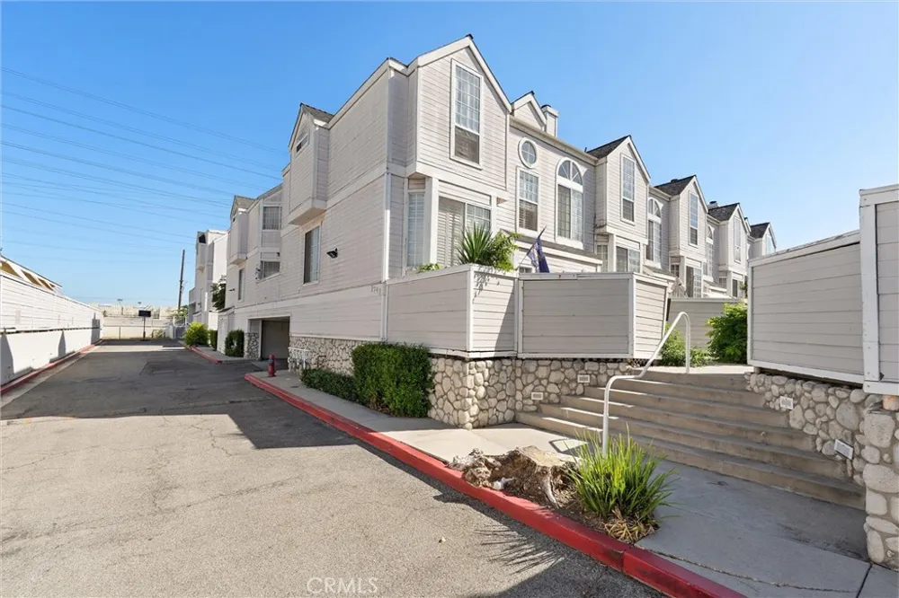 1751 E 68th #12 Long Beach, CA 90805