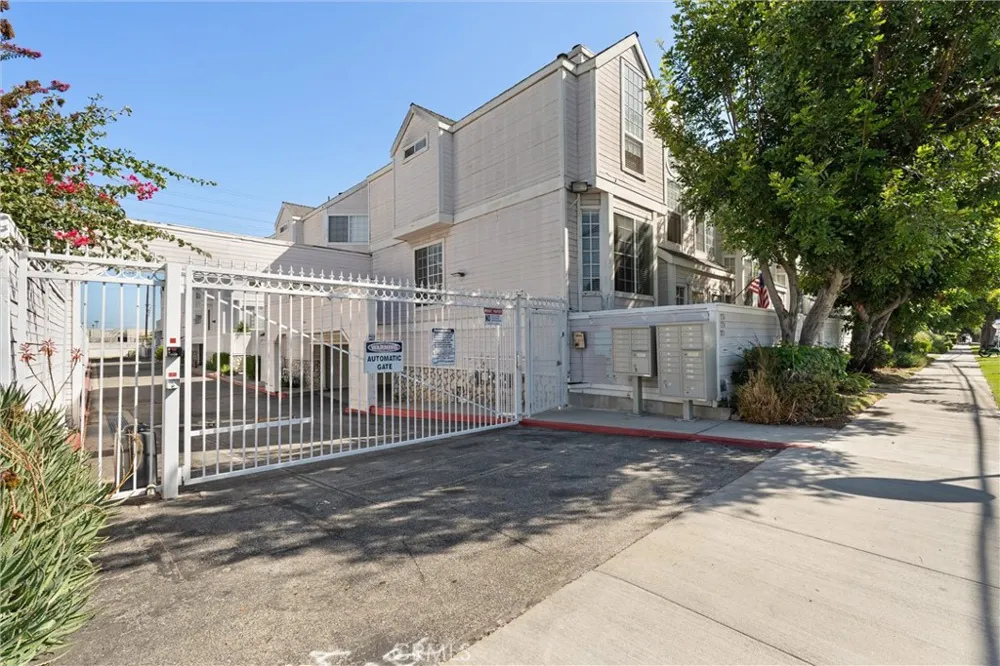 1751 E 68th #12 Long Beach, CA 90805