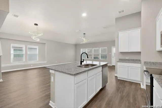 1141 AMBER LK Seguin, TX 78155