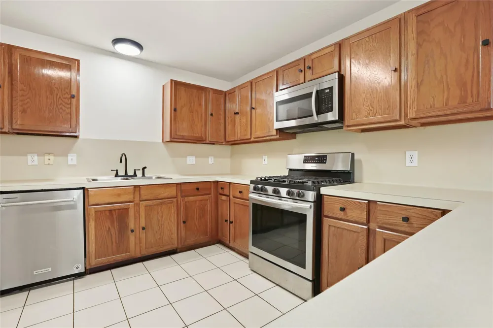 2914 Glen Cullen Lane Pearland, TX 77584