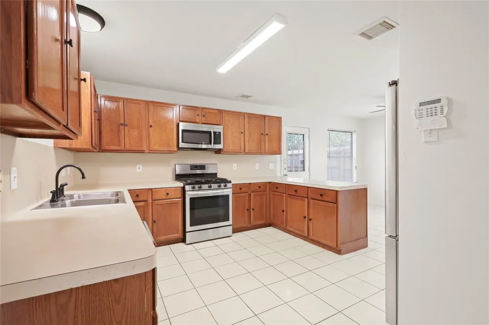2914 Glen Cullen Lane Pearland, TX 77584