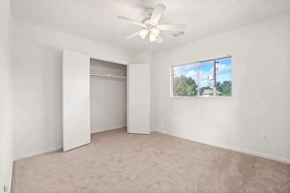 2914 Glen Cullen Lane Pearland, TX 77584