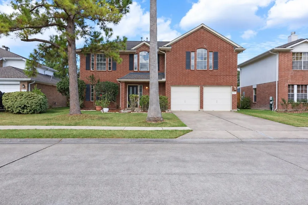 2914 Glen Cullen Lane Pearland, TX 77584