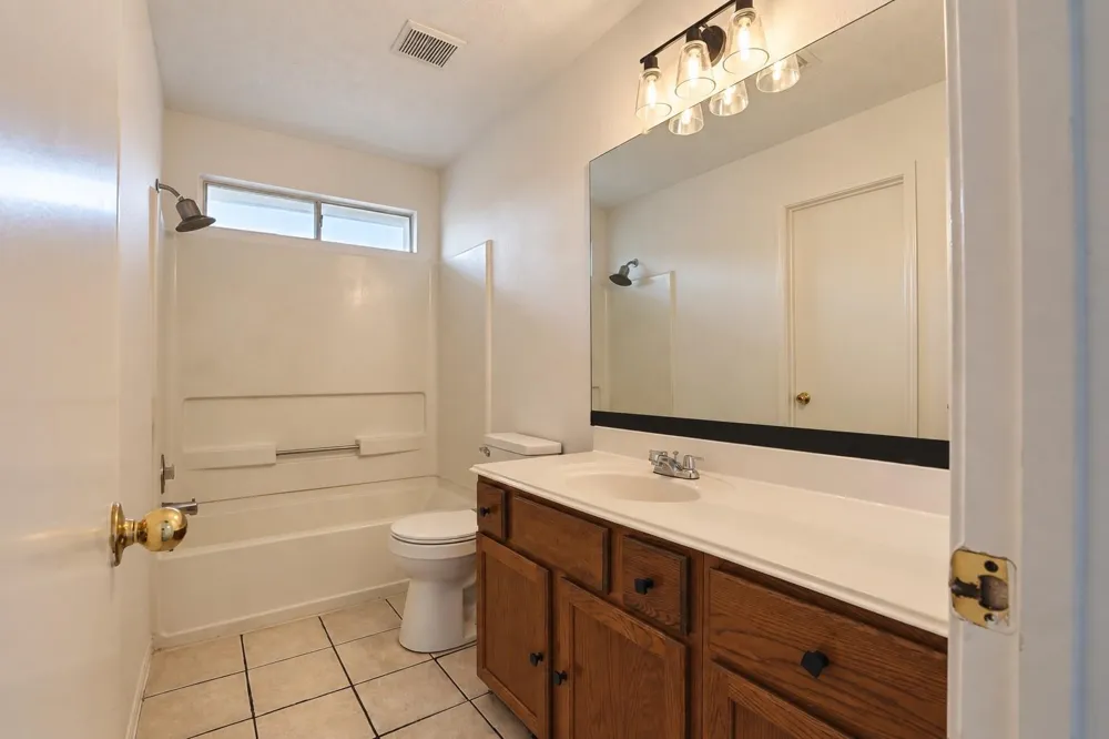 2914 Glen Cullen Lane Pearland, TX 77584