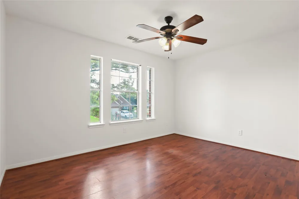 2914 Glen Cullen Lane Pearland, TX 77584