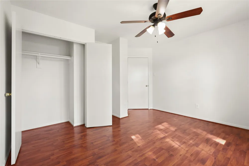 2914 Glen Cullen Lane Pearland, TX 77584