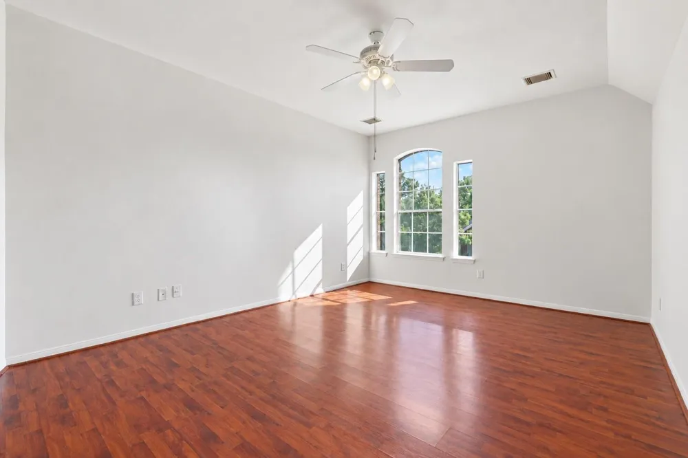 2914 Glen Cullen Lane Pearland, TX 77584