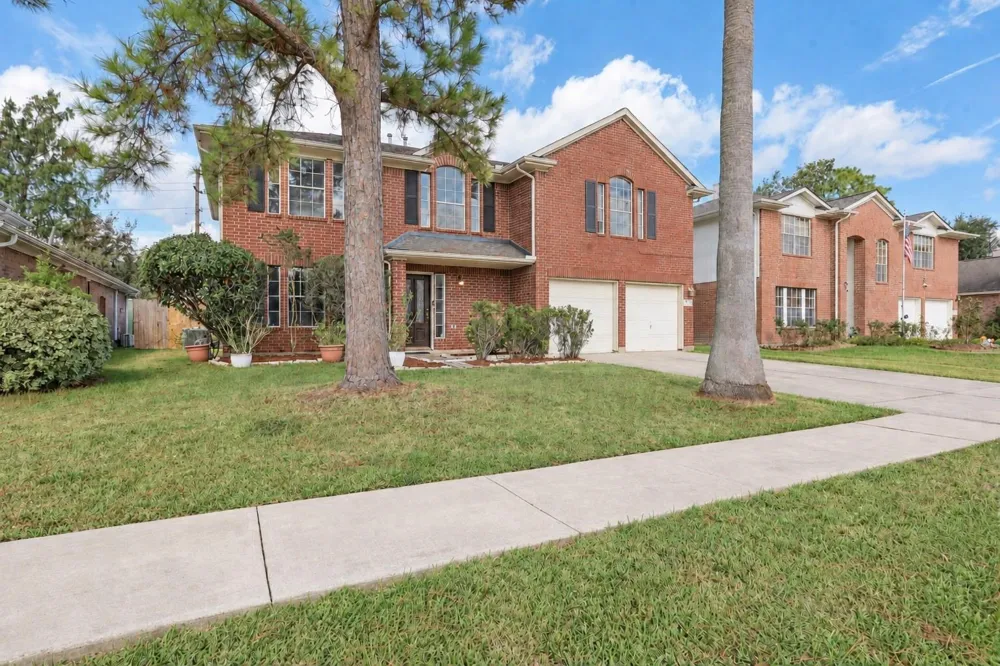 2914 Glen Cullen Lane Pearland, TX 77584
