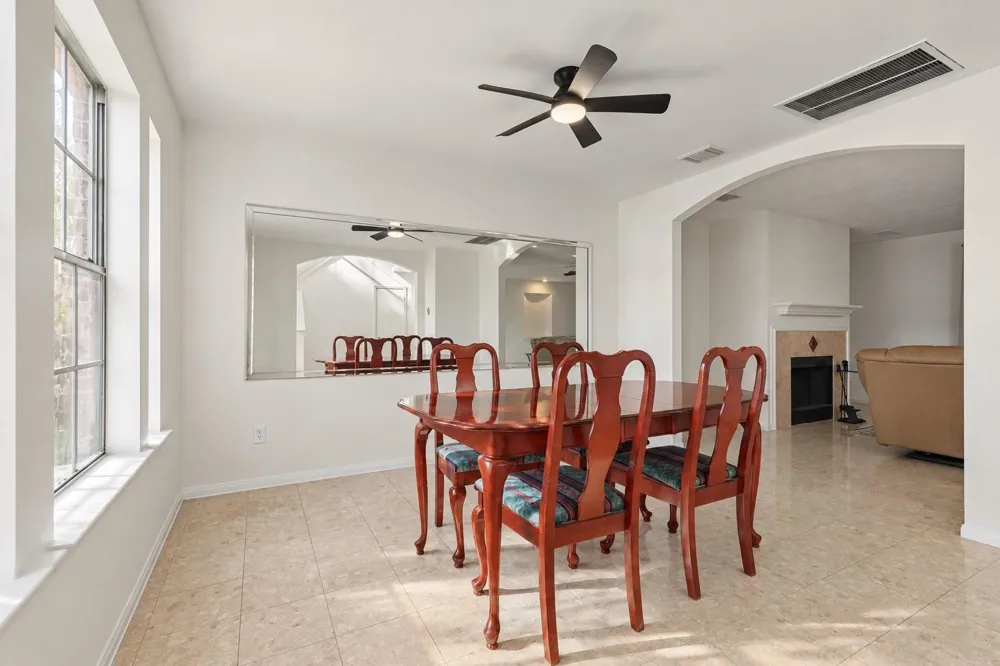 2914 Glen Cullen Lane Pearland, TX 77584