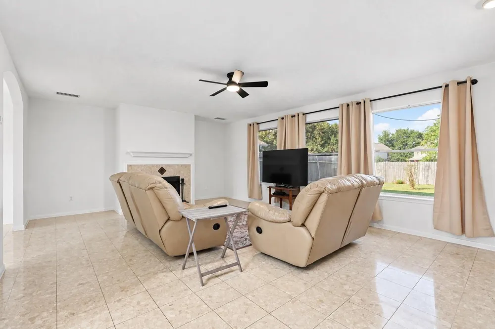 2914 Glen Cullen Lane Pearland, TX 77584