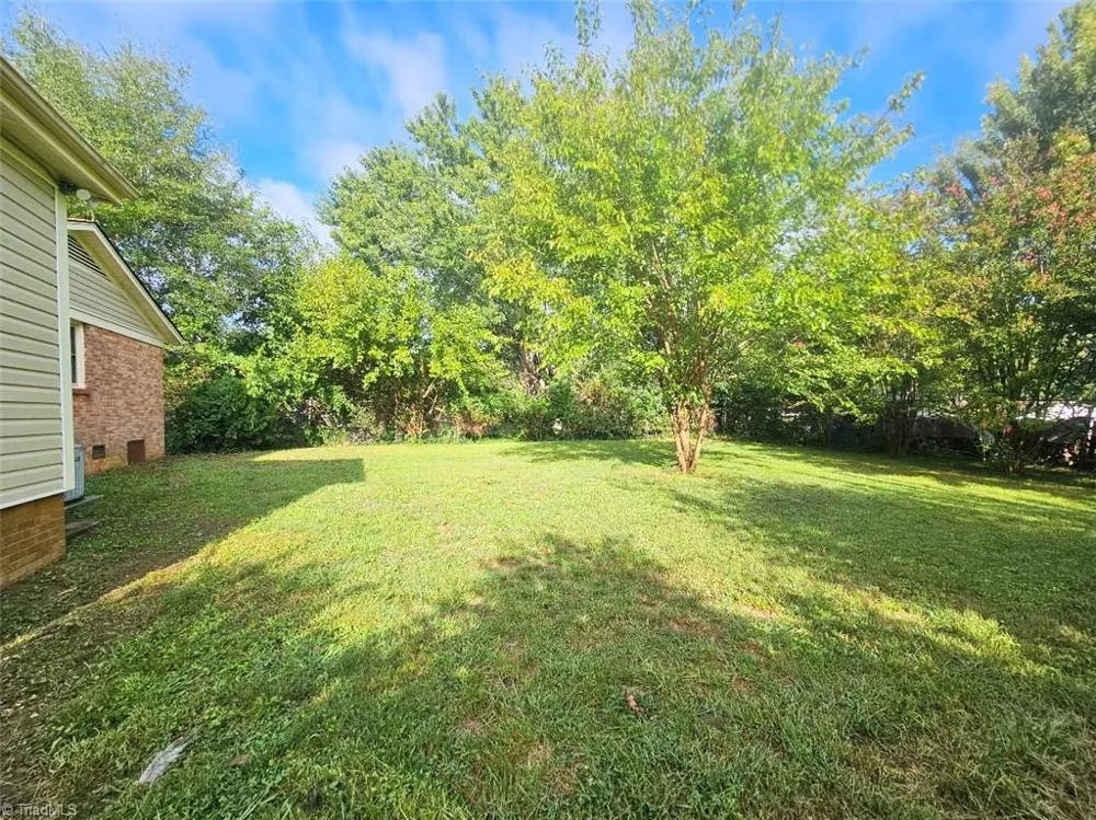2509 Larkspur Drive Greensboro, NC 27405