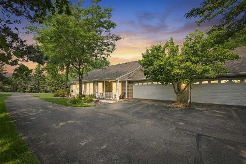 14702 Oak Run Lane Burnsville, MN 55306