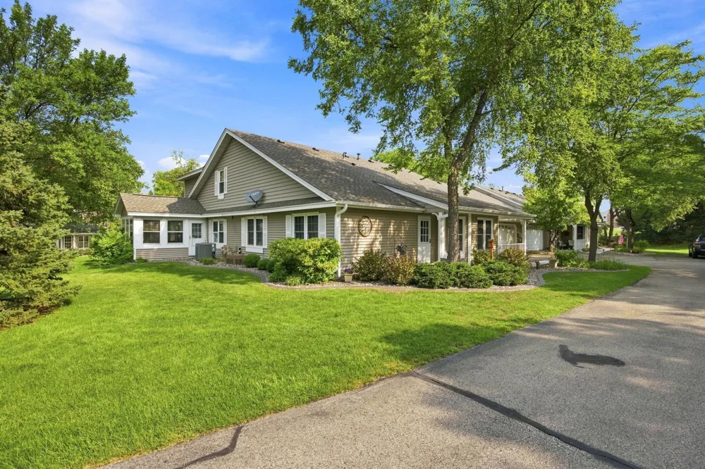 14702 Oak Run Lane Burnsville, MN 55306
