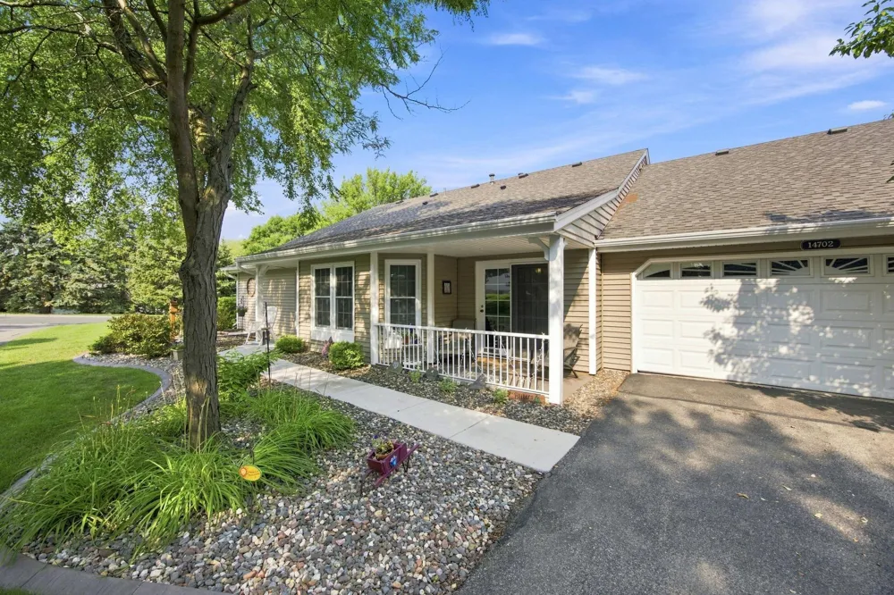 14702 Oak Run Lane Burnsville, MN 55306