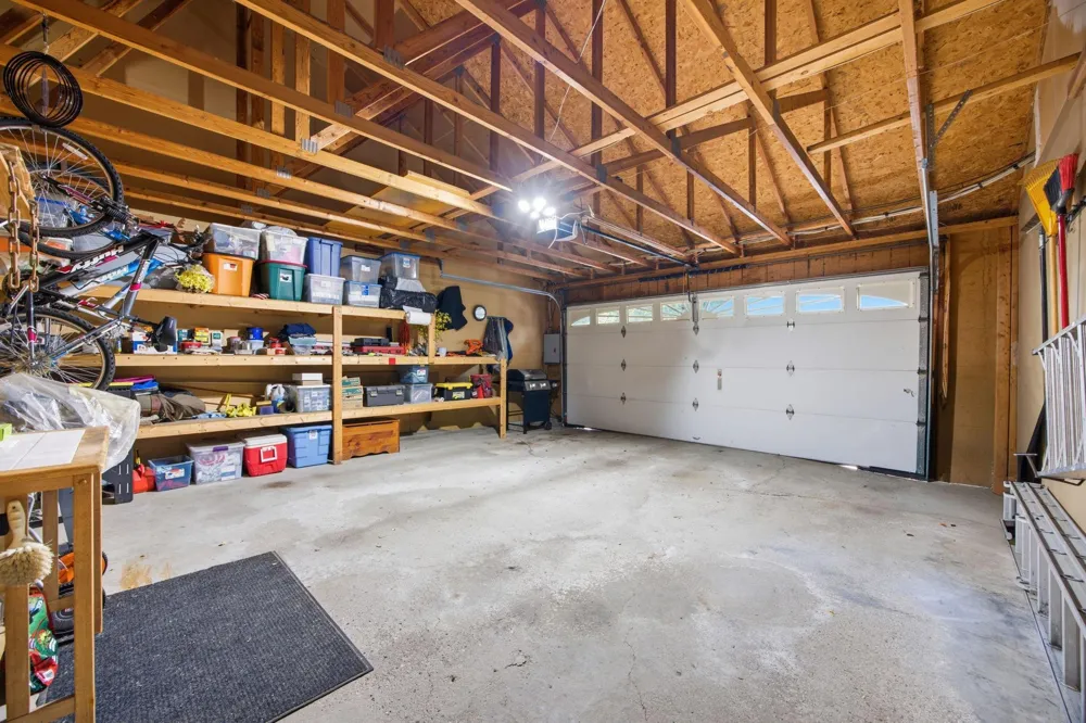 14702 Oak Run Lane Burnsville, MN 55306