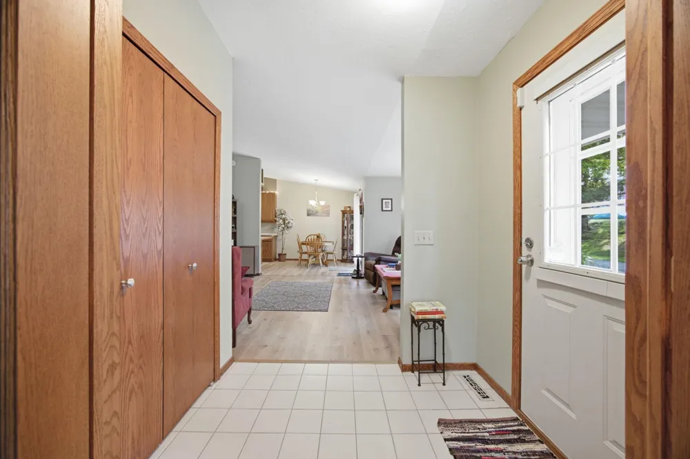 14702 Oak Run Lane Burnsville, MN 55306