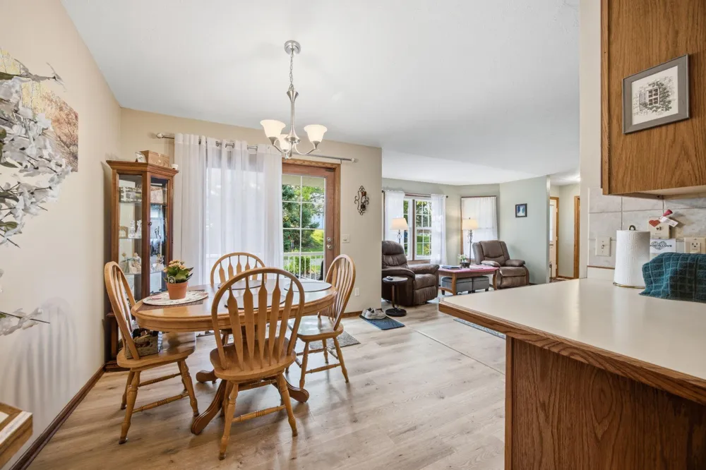 14702 Oak Run Lane Burnsville, MN 55306