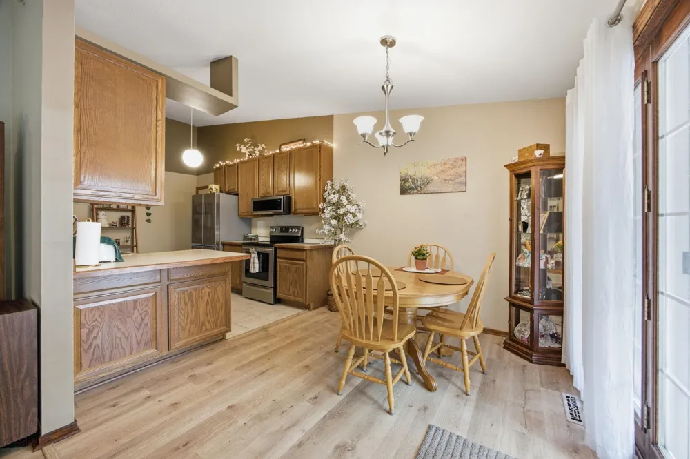 14702 Oak Run Lane Burnsville, MN 55306