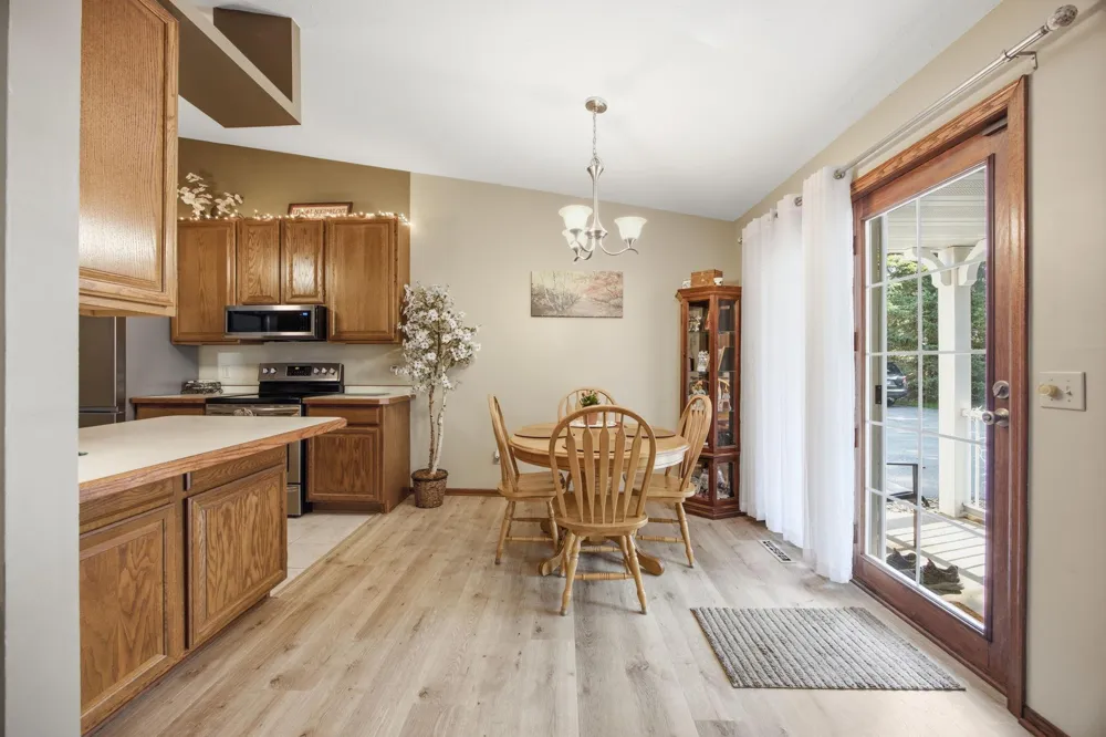 14702 Oak Run Lane Burnsville, MN 55306