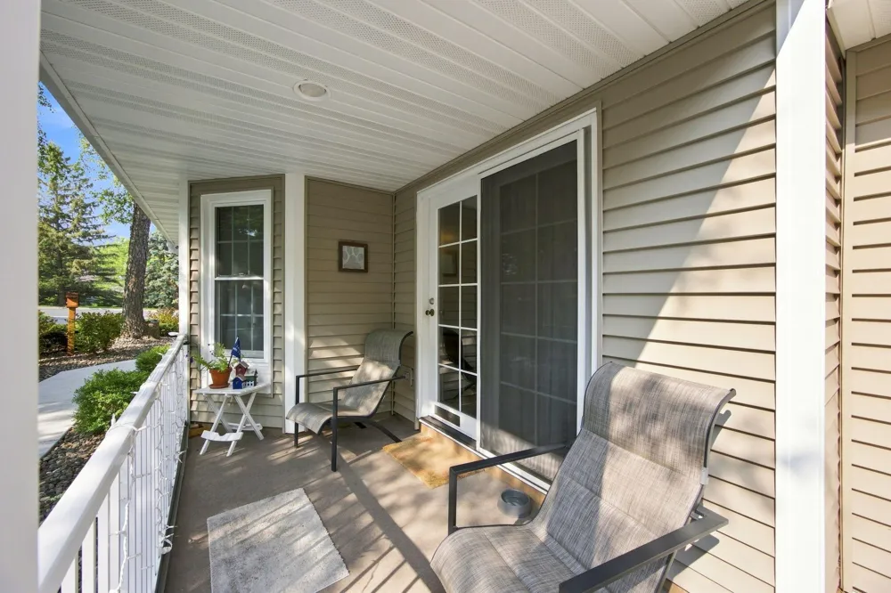 14702 Oak Run Lane Burnsville, MN 55306